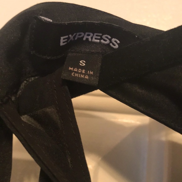 Express Ruffle Blouse - Picture 3 of 4